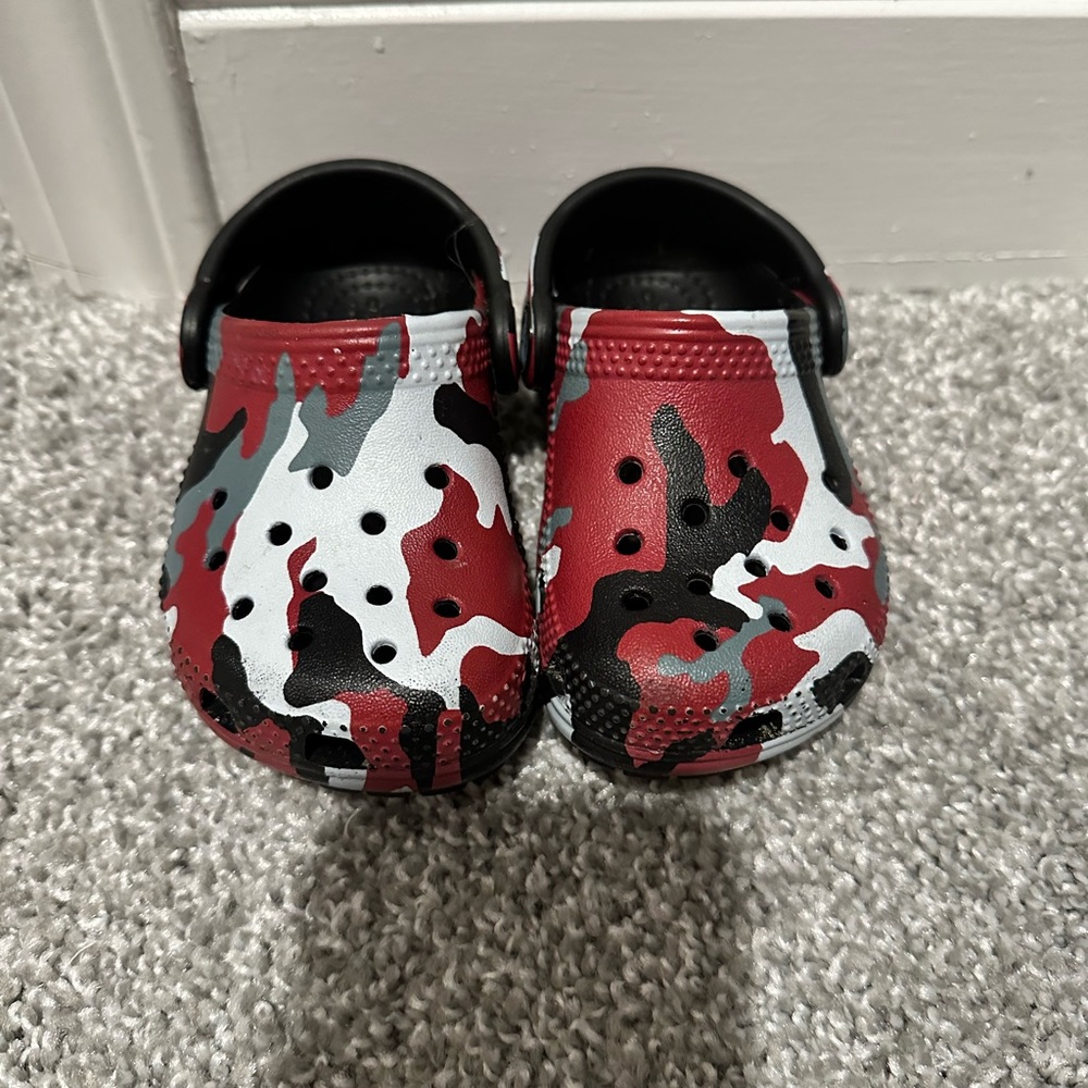 6C Camo Crocs